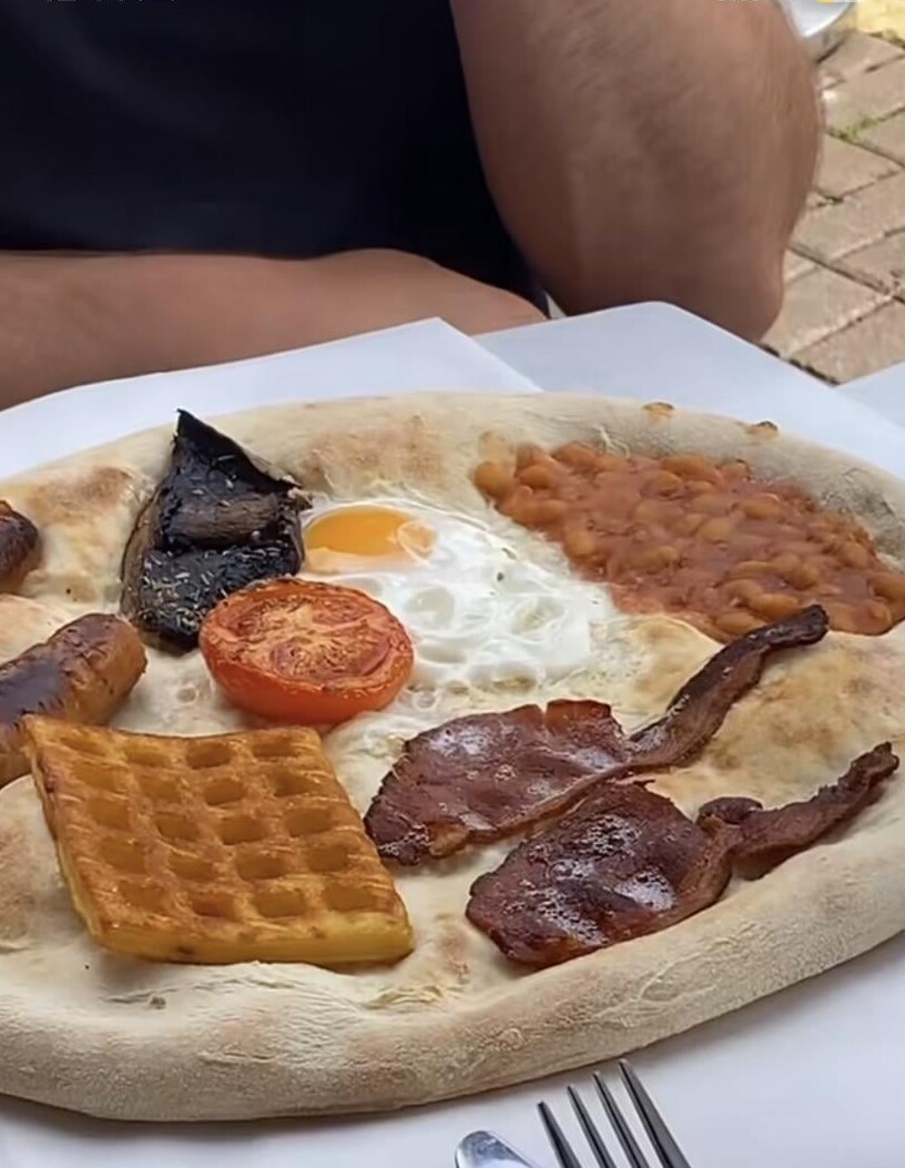 Crazy Food Serving (21 pics)