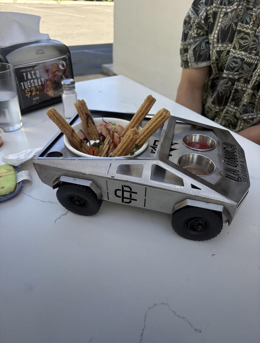 Crazy Food Serving (21 pics)