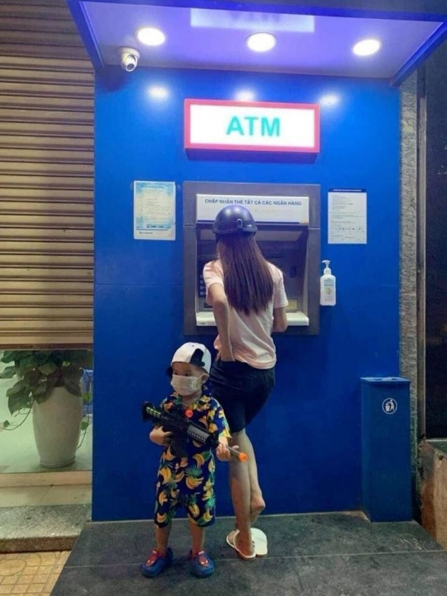 What Is Going On Here? (18 pics)