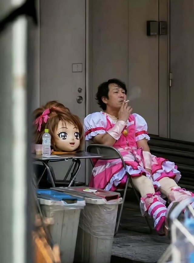 What Is Going On Here? (18 pics)