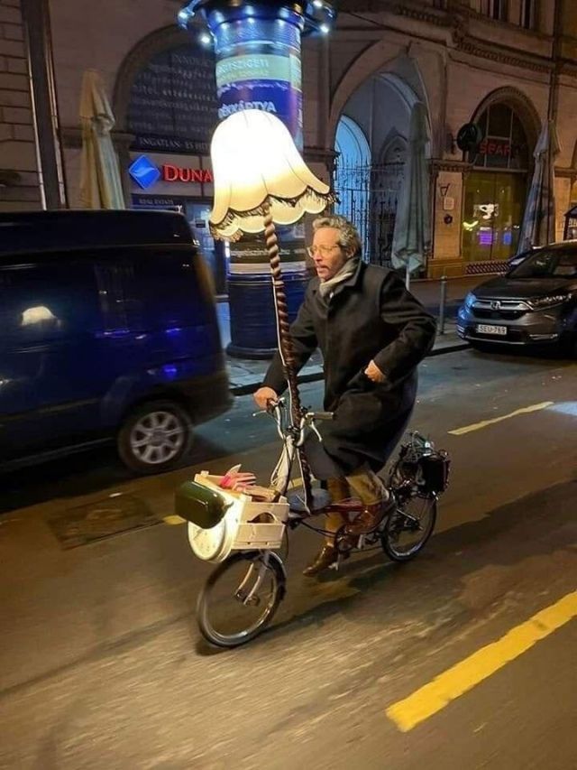 What Is Going On Here? (18 pics)