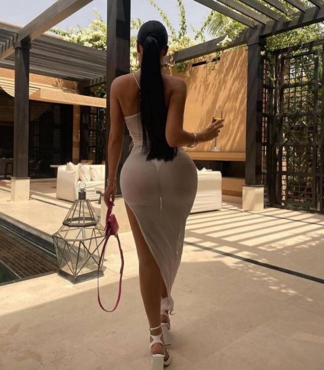 Rear View (21 pics)