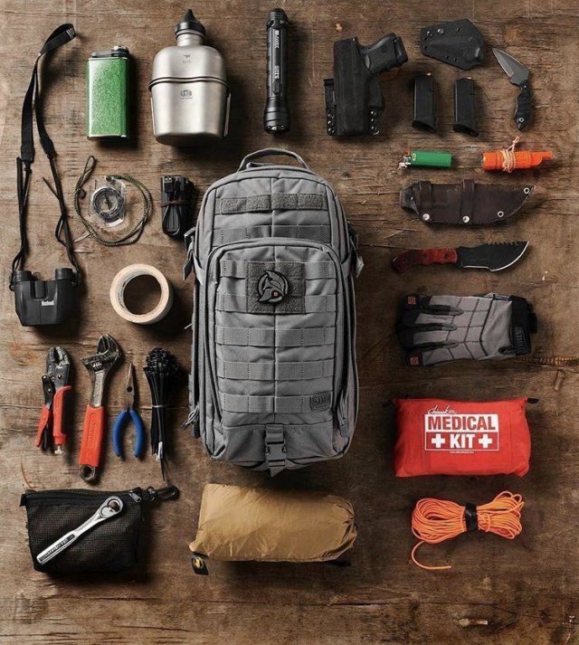 Survivalists Showed Off Their Kits (15 pics)