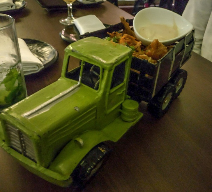 Weird Food Serving (17 pics)