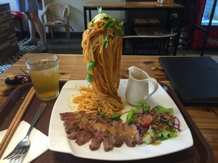 Weird Food Serving (17 pics)