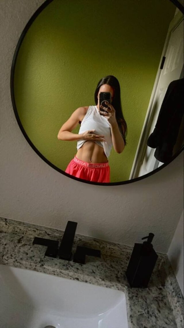 Selfie Girls (21 pics)