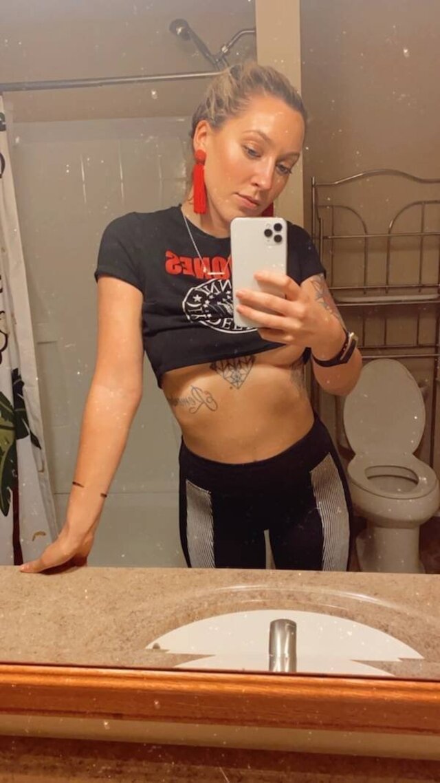 Selfie Girls (21 pics)