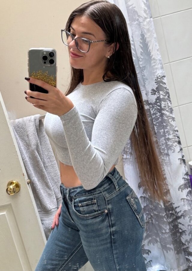 Girls In Jeans (21 pics)