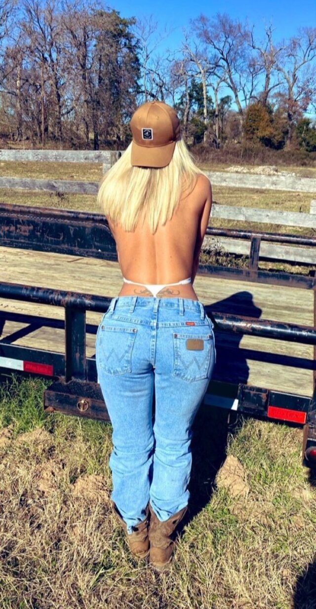 Girls In Jeans (21 pics)
