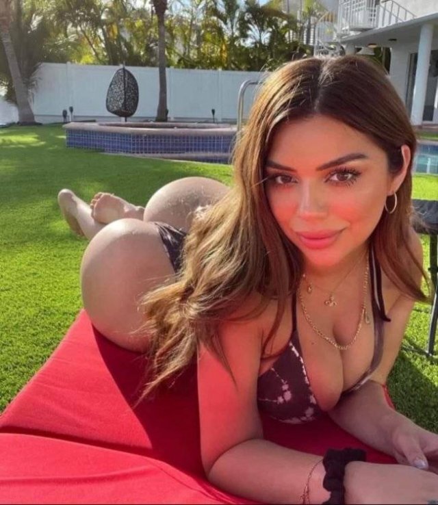 Hot Girls (21 pics)