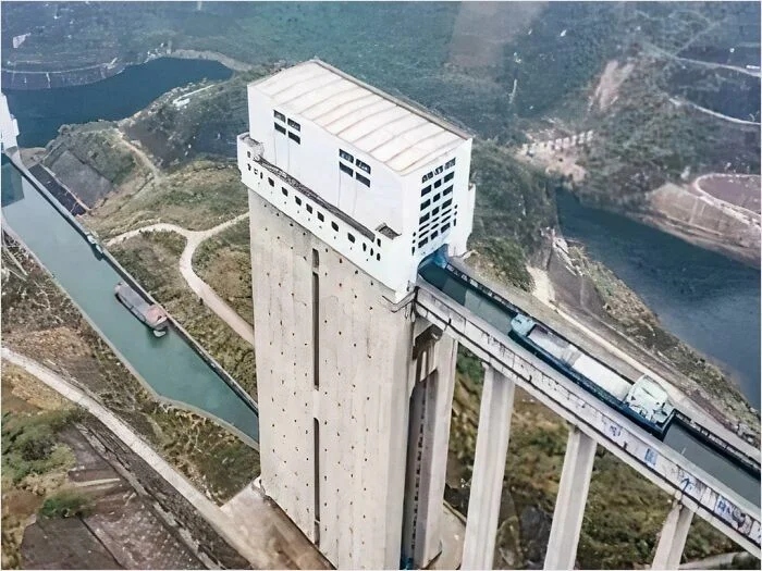Giant Things (25 pics)