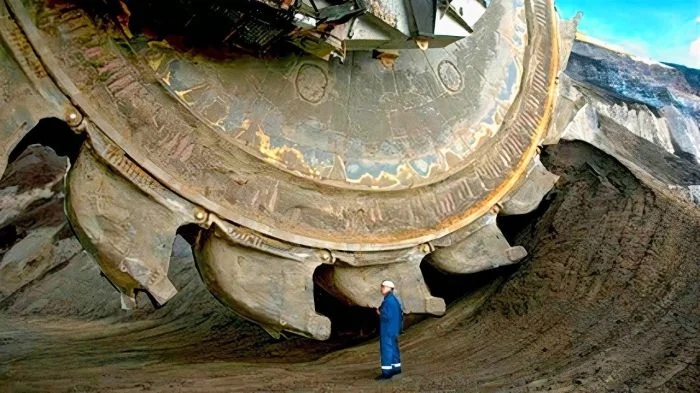 Giant Things (25 pics)