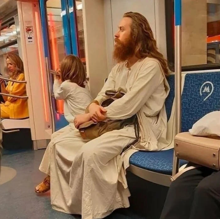 Strange People In The Subway (19 pics) Strange People In The Subway (19 pics)