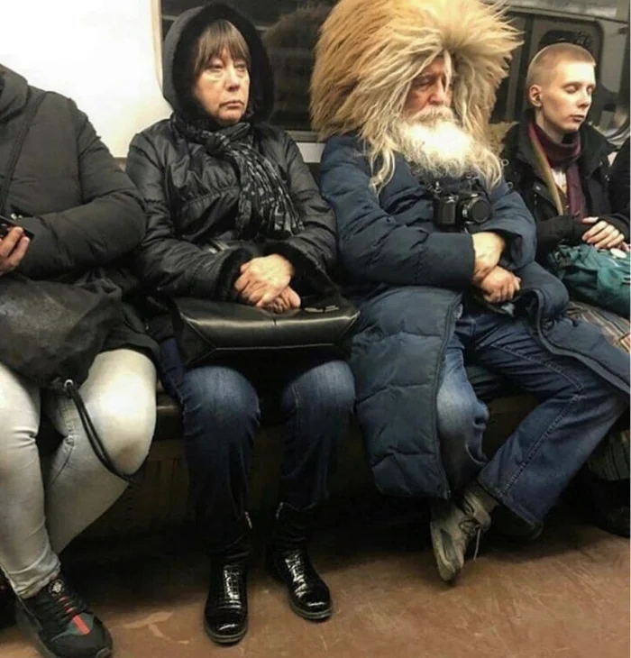Strange People In The Subway (19 pics)