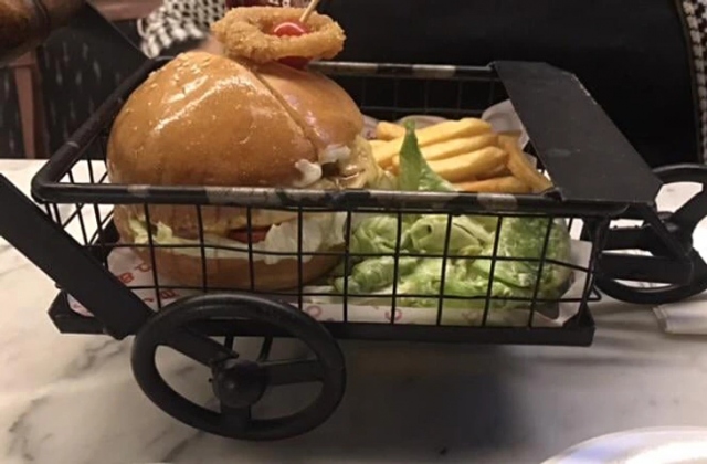 Crazy Food Serving (16 pics) Crazy Food Serving (16 pics)