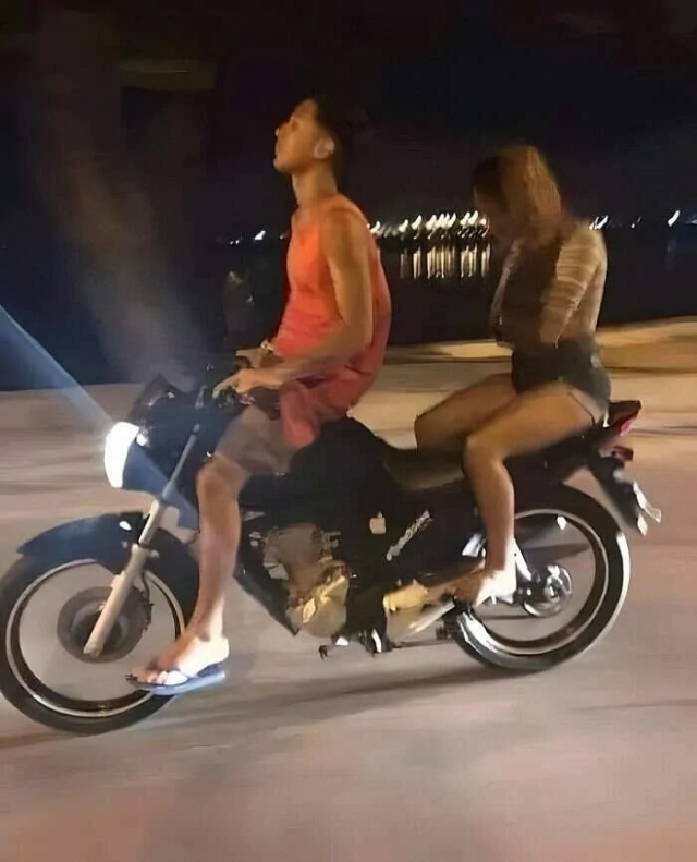What Is Going On Here? (19 pics) What Is Going On Here? (19 pics)