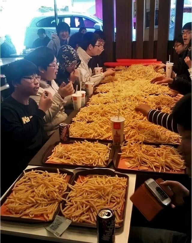 What Is Going On Here? (19 pics)