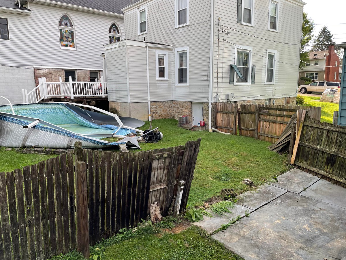 Bad Days Happen (23 pics)