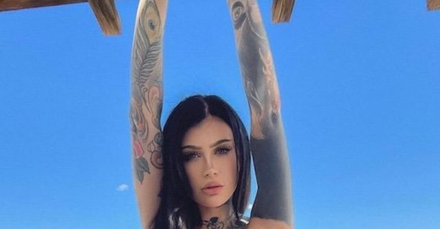 Hot Girls (21 pics)