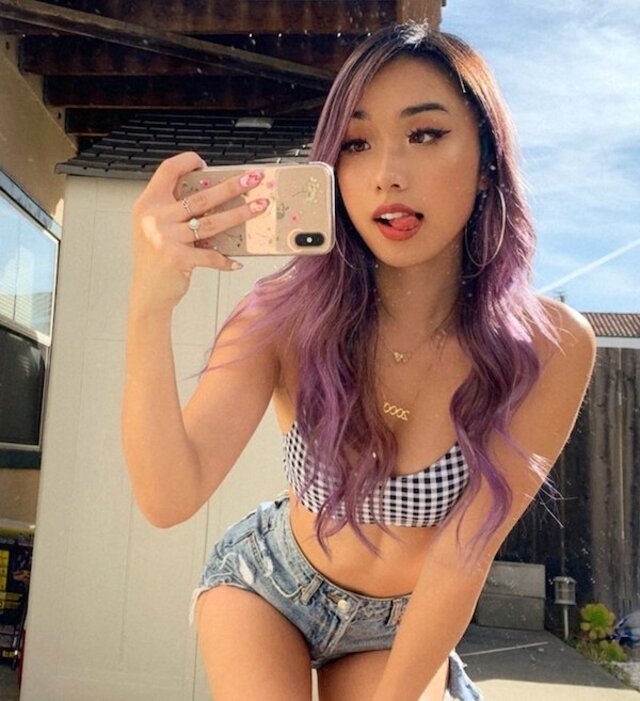 Girls In Shorts (21 pics)