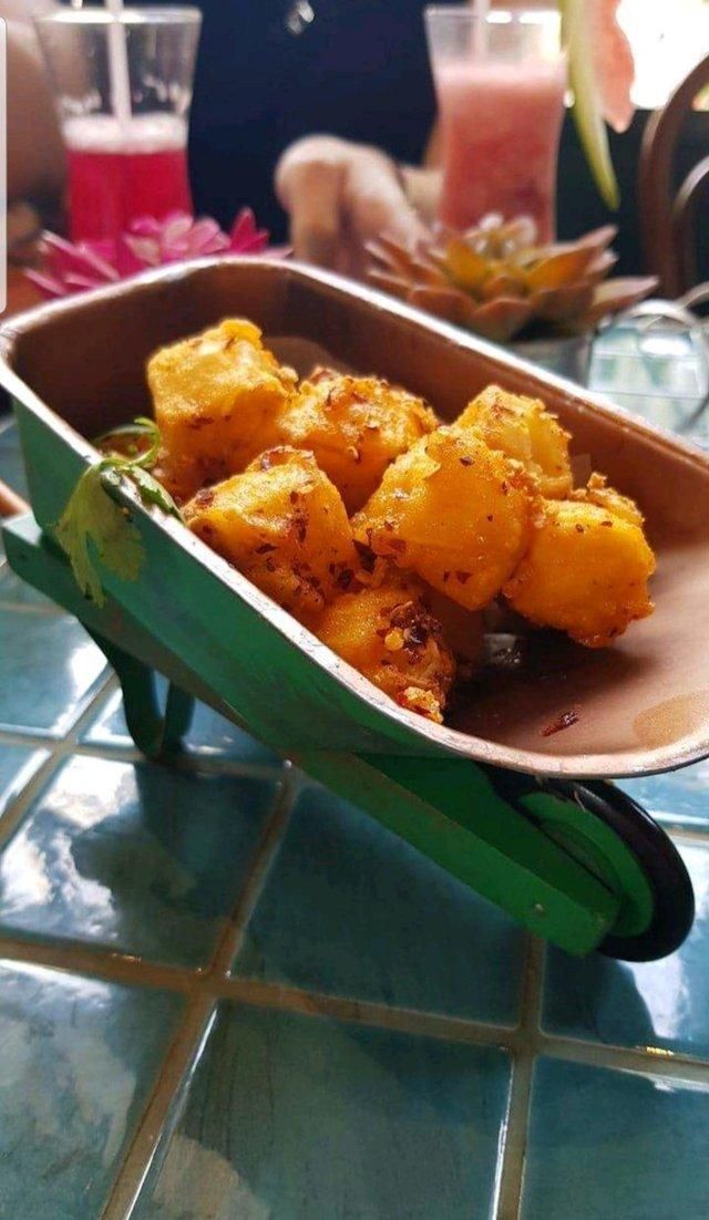 Crazy Food Serving (27 pics)