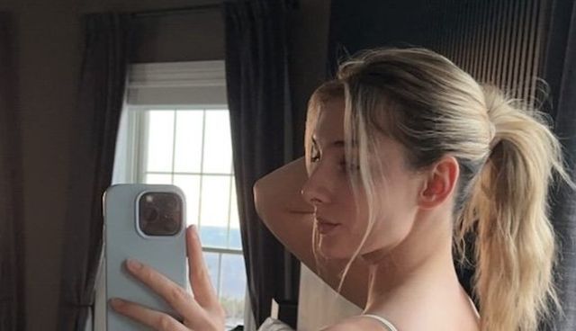 Selfie Girls (21 pics)