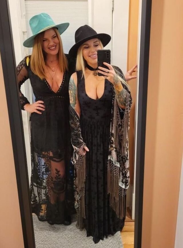 Hot Girls (21 pics)
