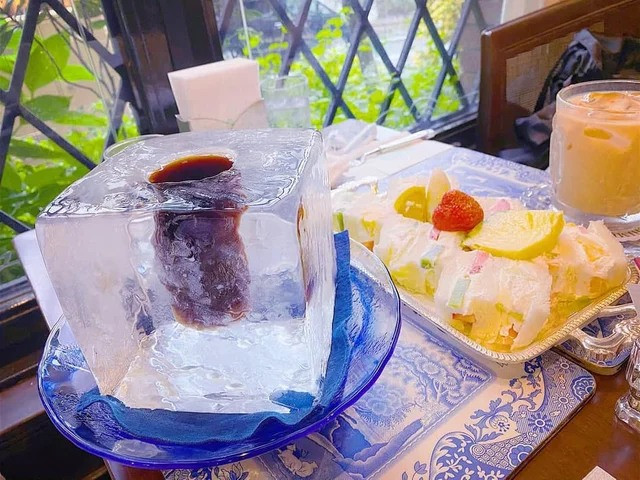 Crazy Food Serving (25 pics)