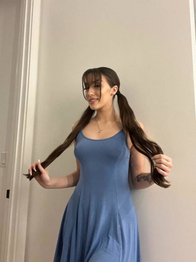Braless Girls (21 pics)