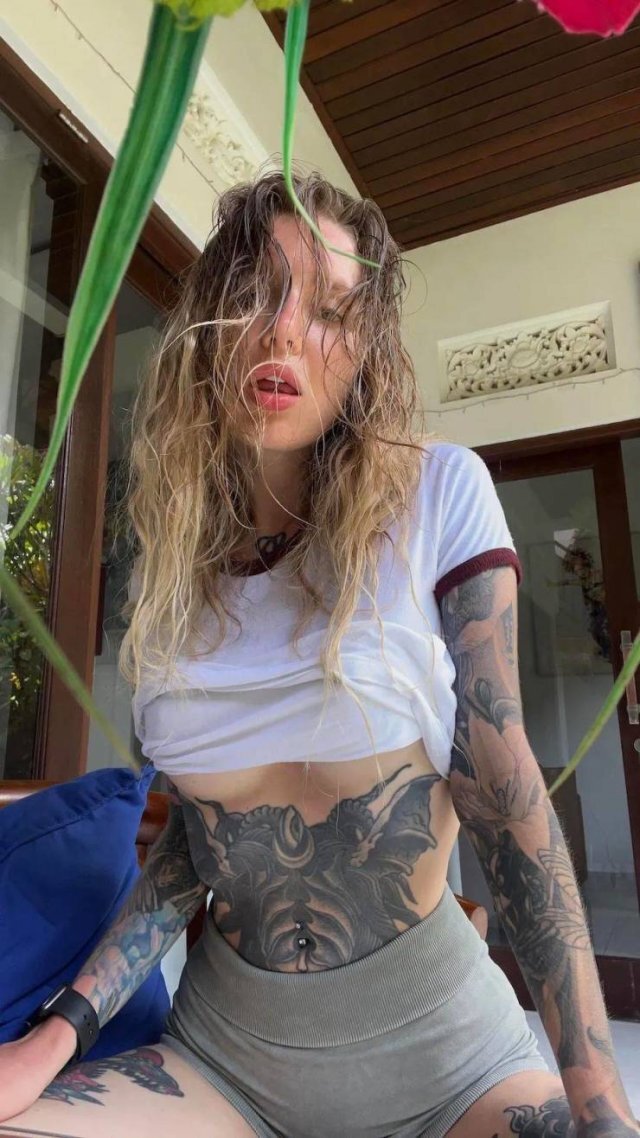 Tattooed Girls (21 pics)