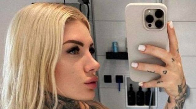 Tattooed Girls (21 pics)