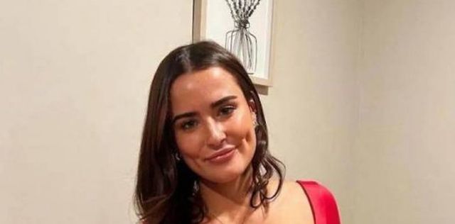 Girls In Tight Dresses (21 pics)
