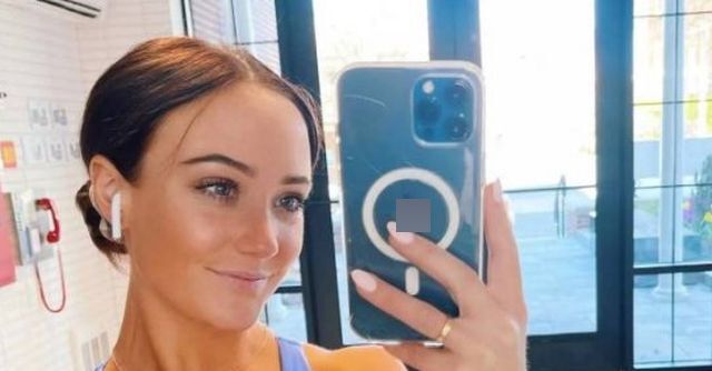 Selfie Girls (21 pics)