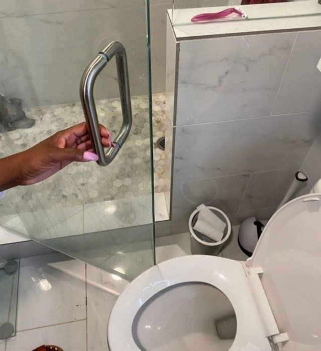 What Is Going On Here? (19 pics)