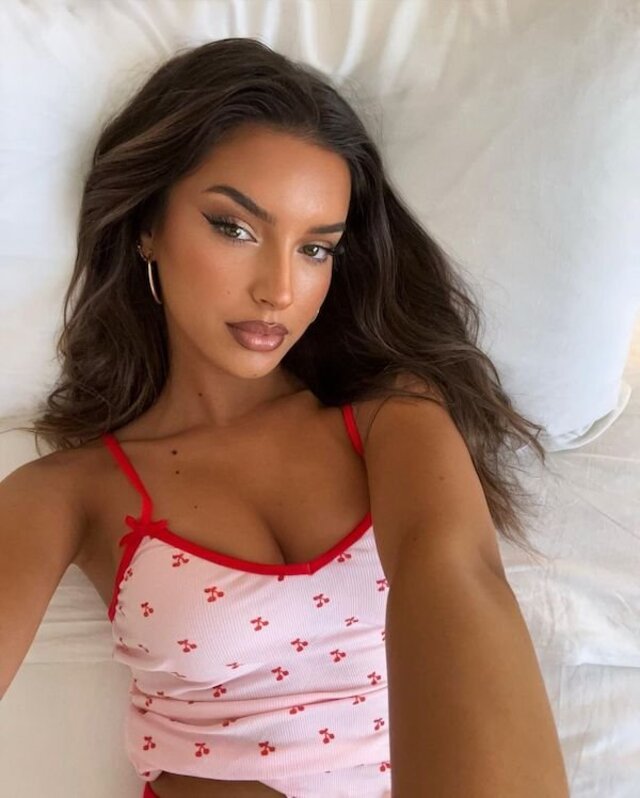 Girls In Pajamas (21 pics) Girls In Pajamas (21 pics)