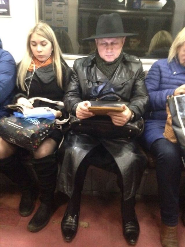Strange People In The Subway (19 pics)