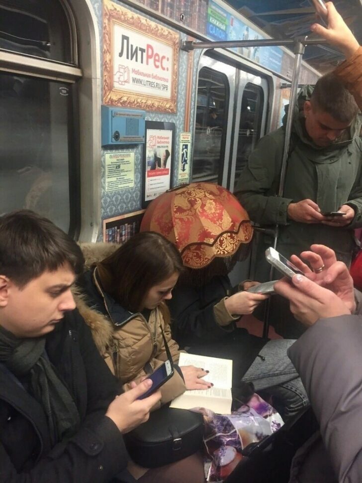 Strange People In The Subway (19 pics)