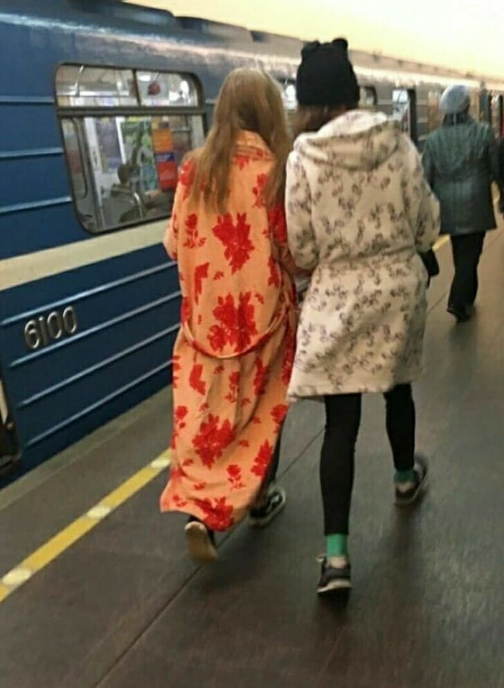 Strange People In The Subway (19 pics)