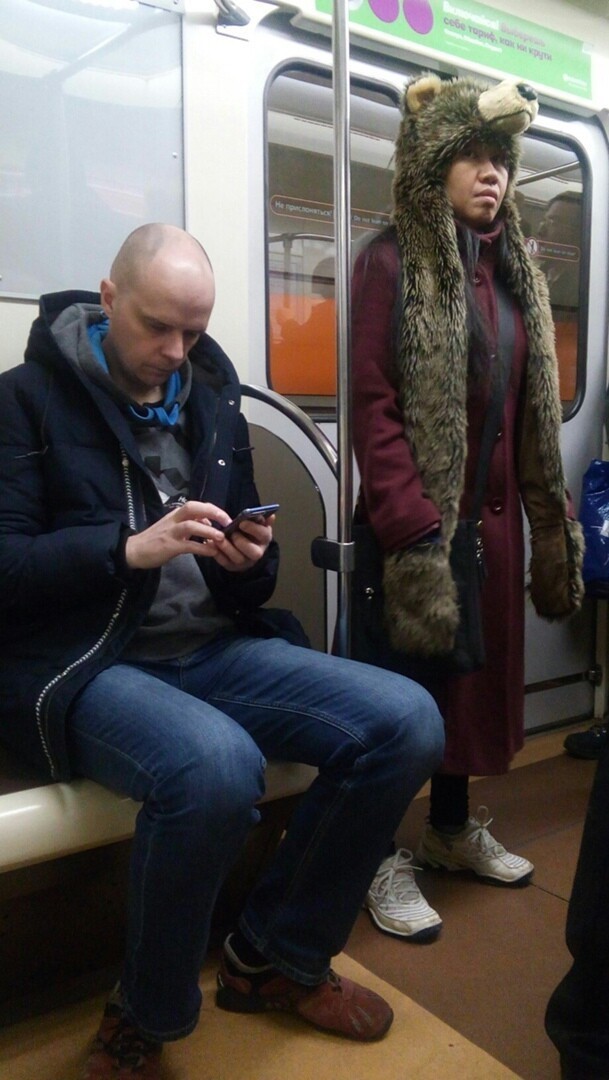Strange People In The Subway (19 pics)