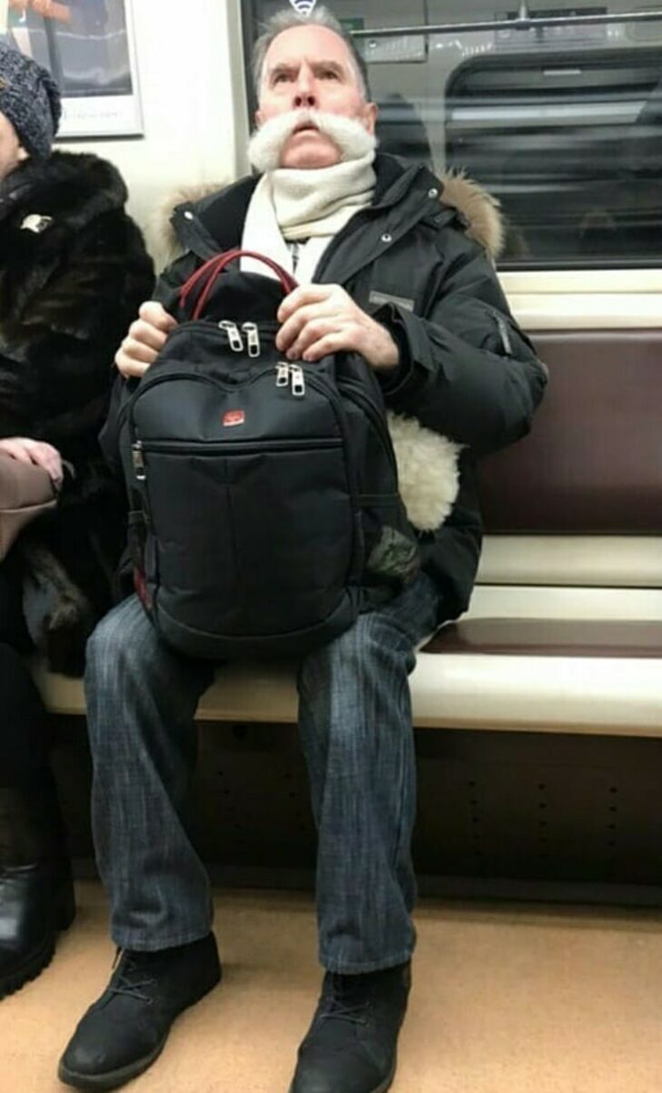 Strange People In The Subway (19 pics)