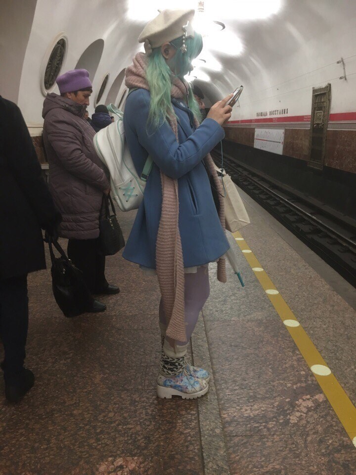 Strange People In The Subway (19 pics)