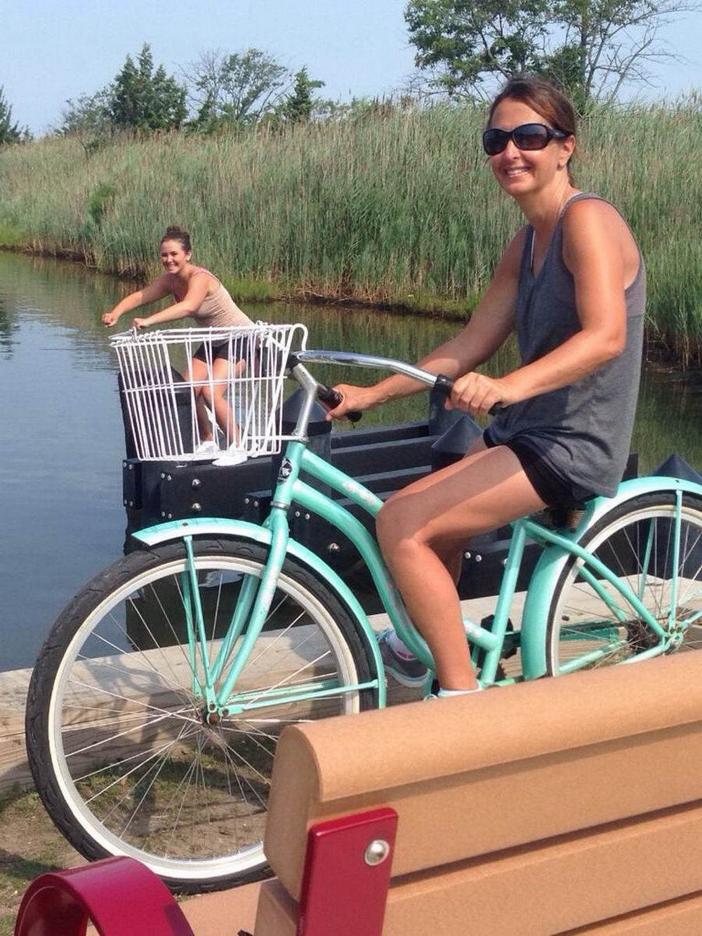 What Is Going On Here? (19 pics) What Is Going On Here? (19 pics)