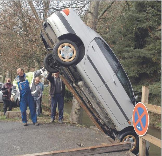 Epic Car Crashes (25 pics)
