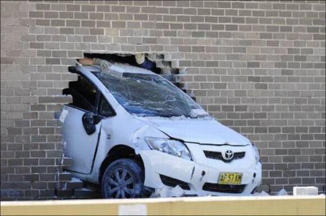 Epic Car Crashes (25 pics)