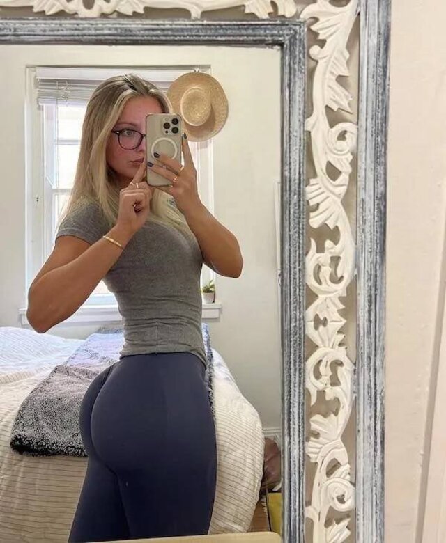 Girls In Glasses (21 pics)