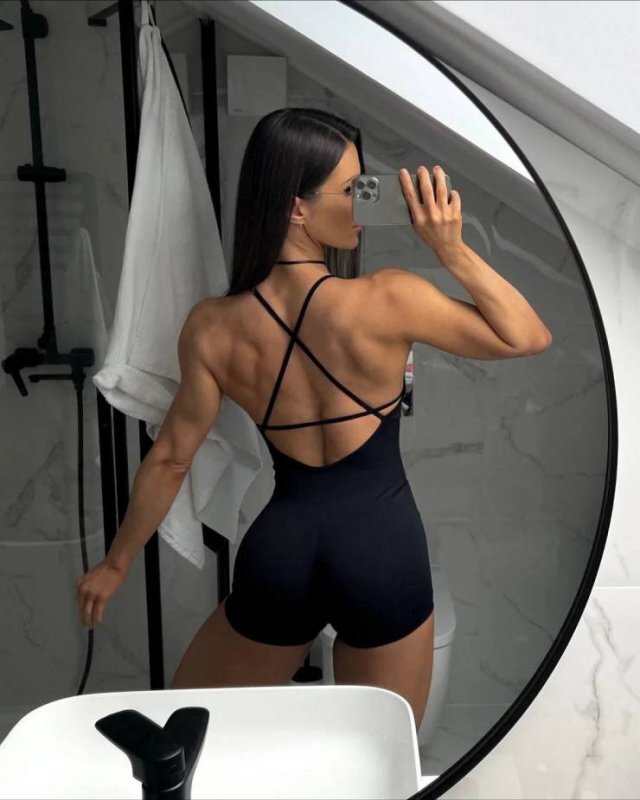 Rear View (21 pics)