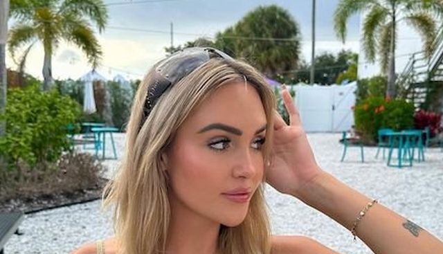 Braless Girls (21 pics)