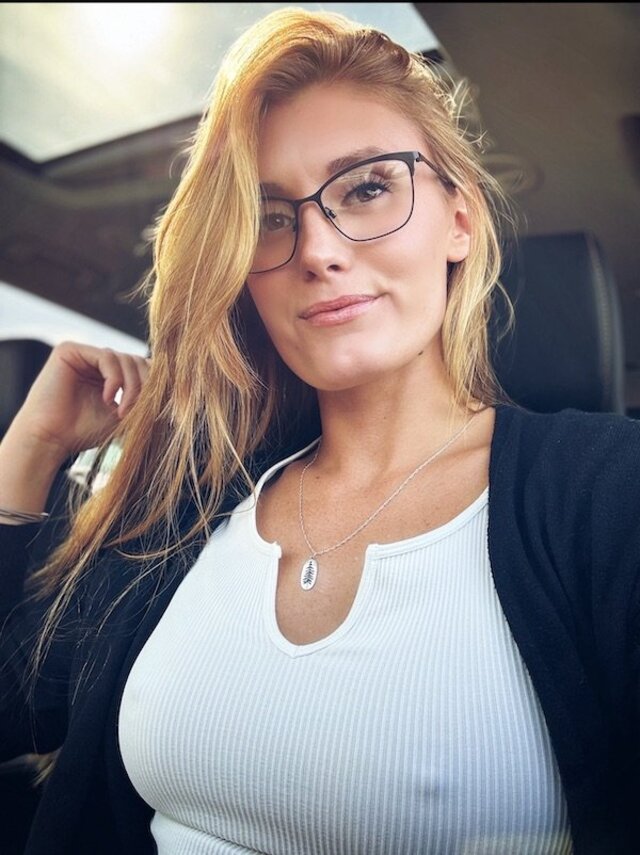 Braless Girls (21 pics) Braless Girls (21 pics)