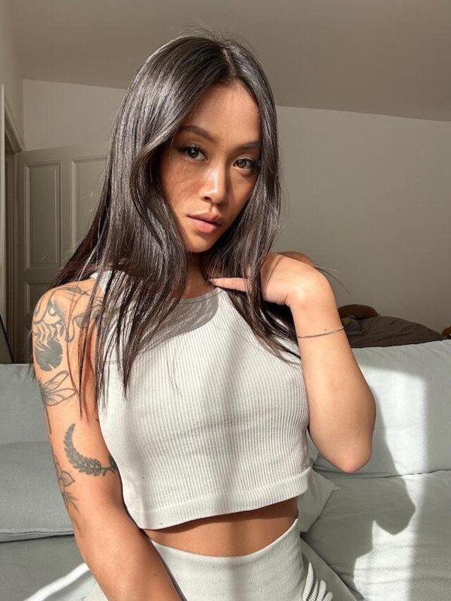 Braless Girls (21 pics) Braless Girls (21 pics)