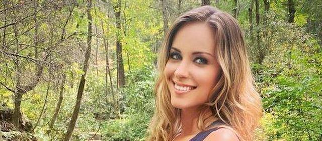 Girls In Dresses (21 pics)